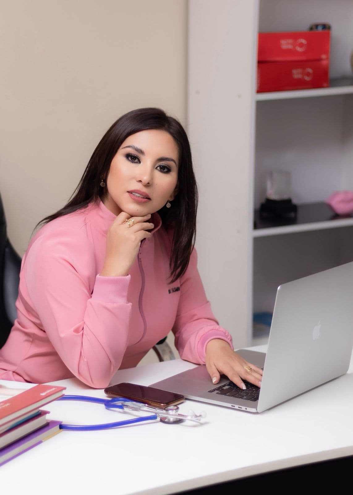 Dra. Yasmin Medrano Avila - Agenda tu consulta de valoracion gratuita de medicina estetica